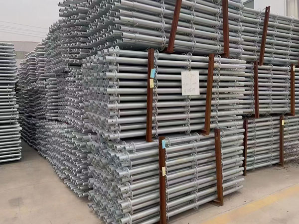 腳手架成品區(qū).jpg 腳手架成品區(qū).jpg